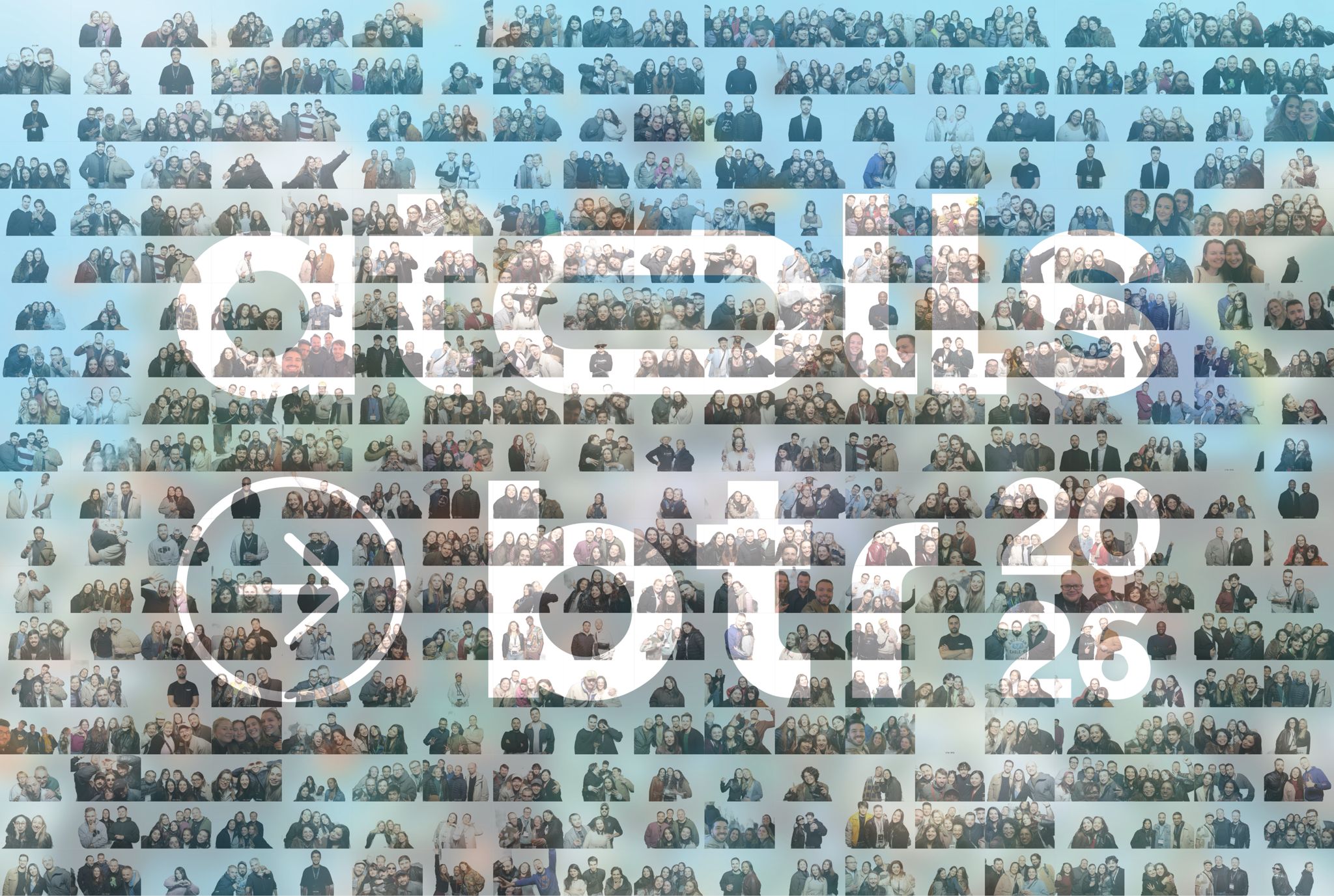 Mosaico corporativo con logo de empresa creado con fotos de los asistentes